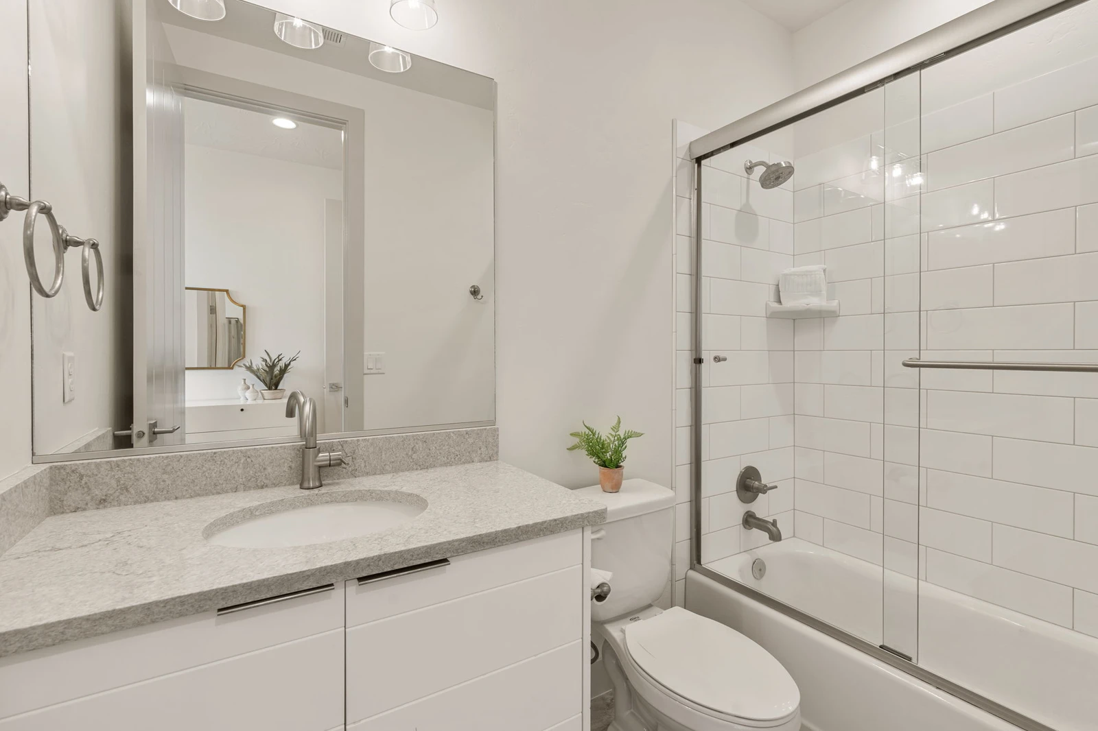 House 1 - Bathroom