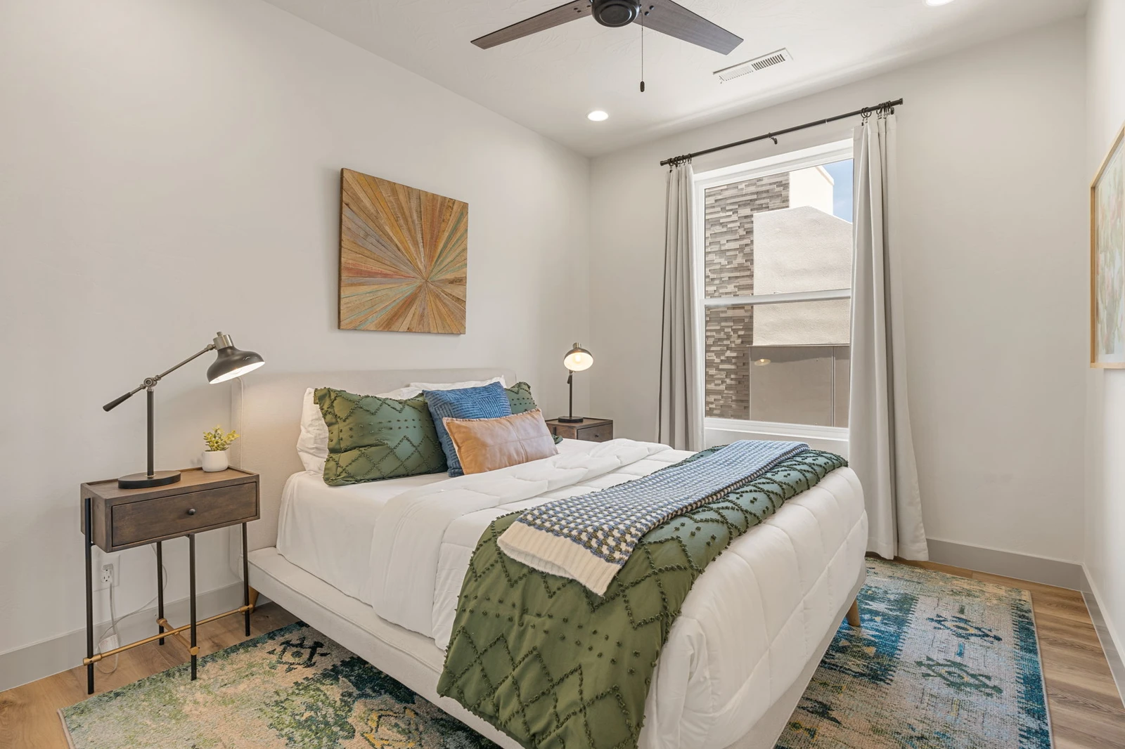 House 1 - Queen Bedroom