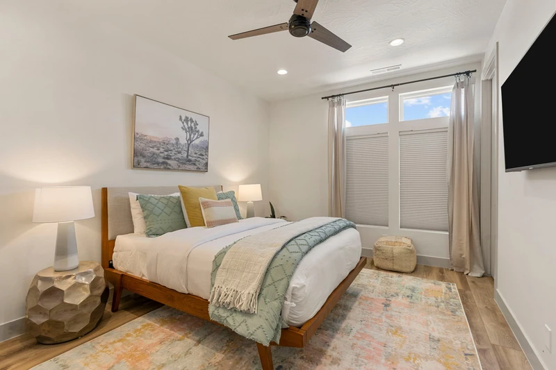 House 1 - Queen Bedroom