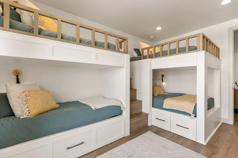 House 2 - Queen/Queen + Twin/Twin Bunks