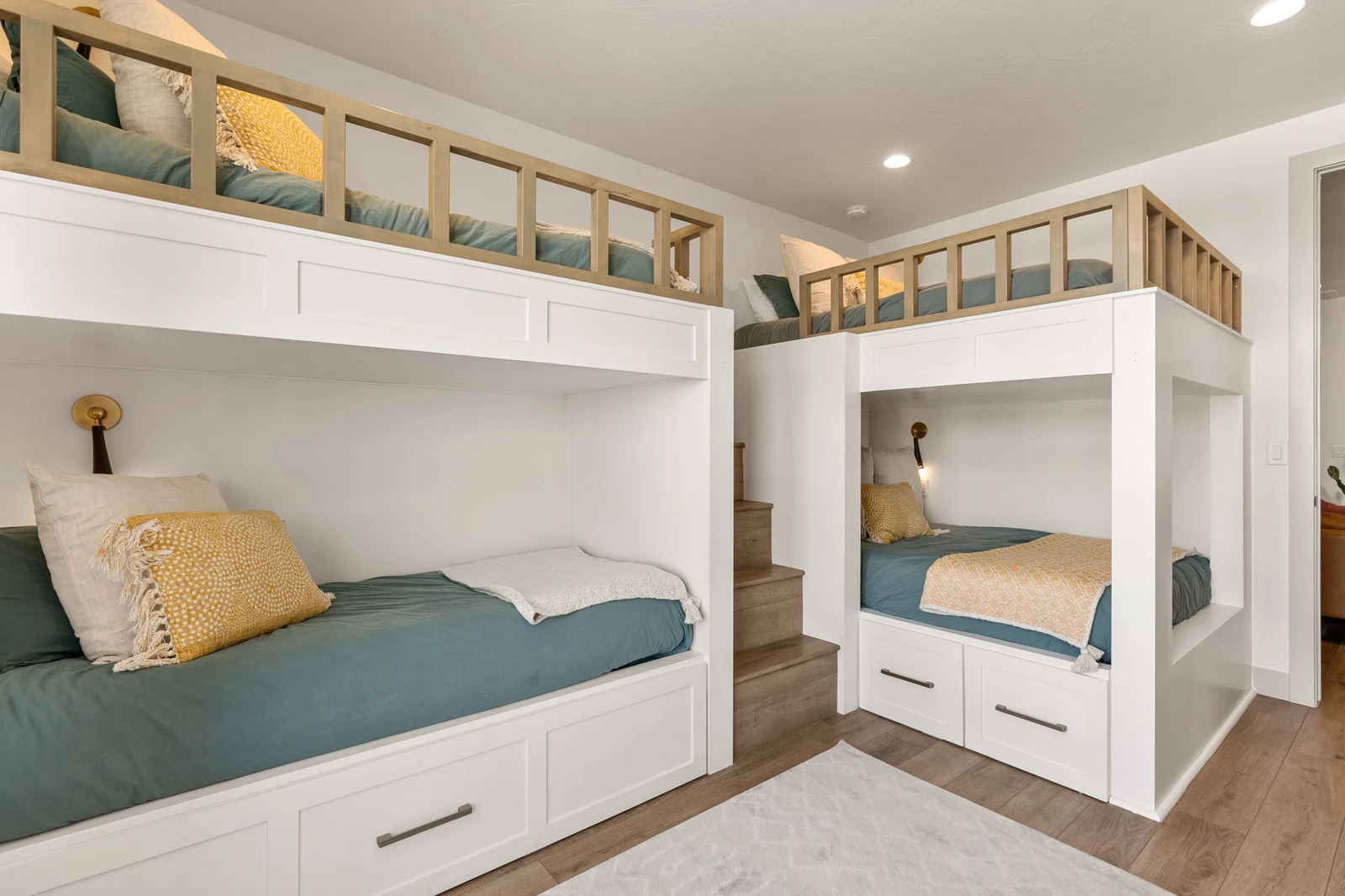 House 2 - Queen/Queen + Twin/Twin Bunks
