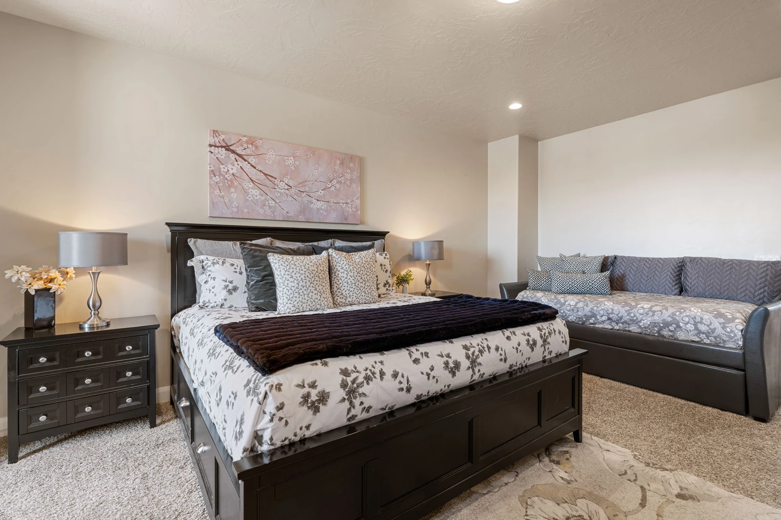 King Bedroom with Twin Bed/Trundle