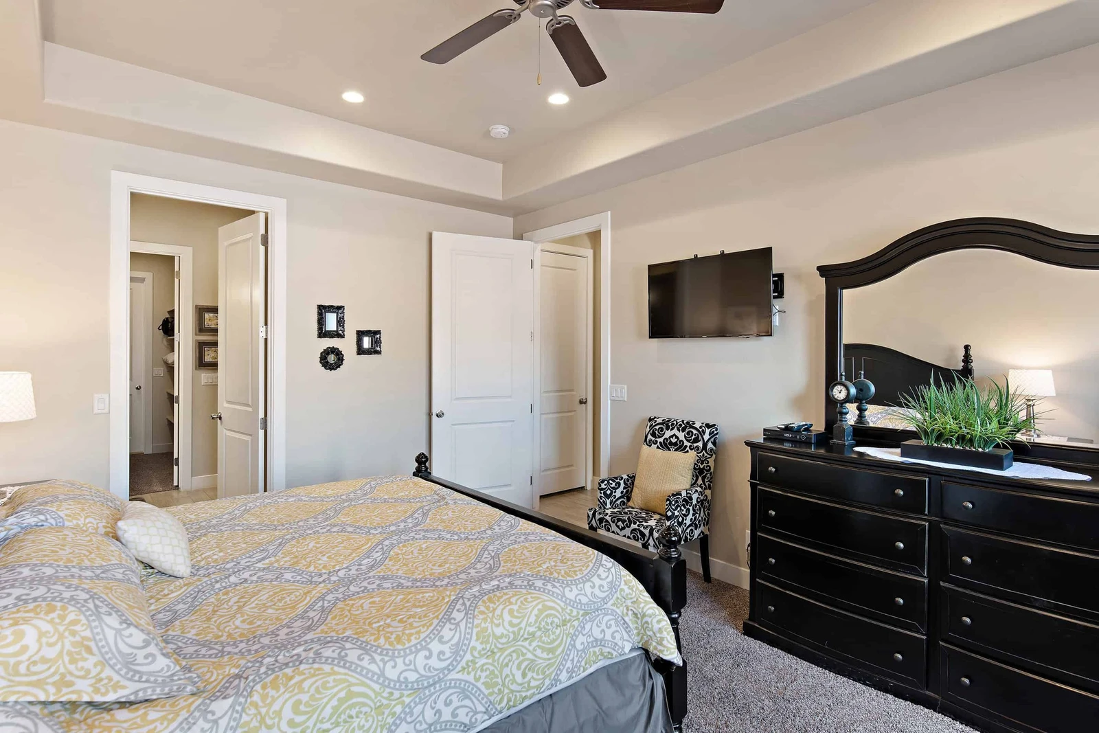 Queen Bedroom