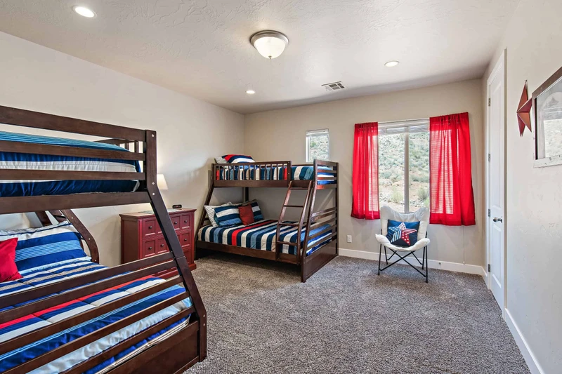 2 Twin/Full Bunks