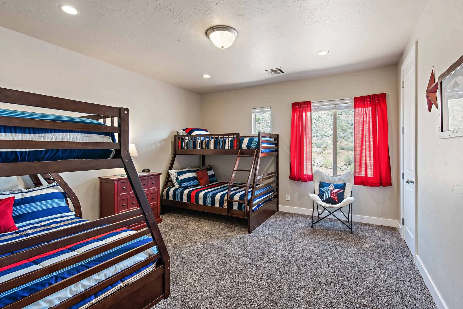2 Twin/Full Bunks