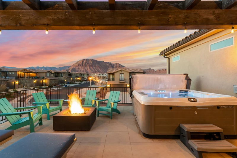 Private Hot Tub + Fire Pit