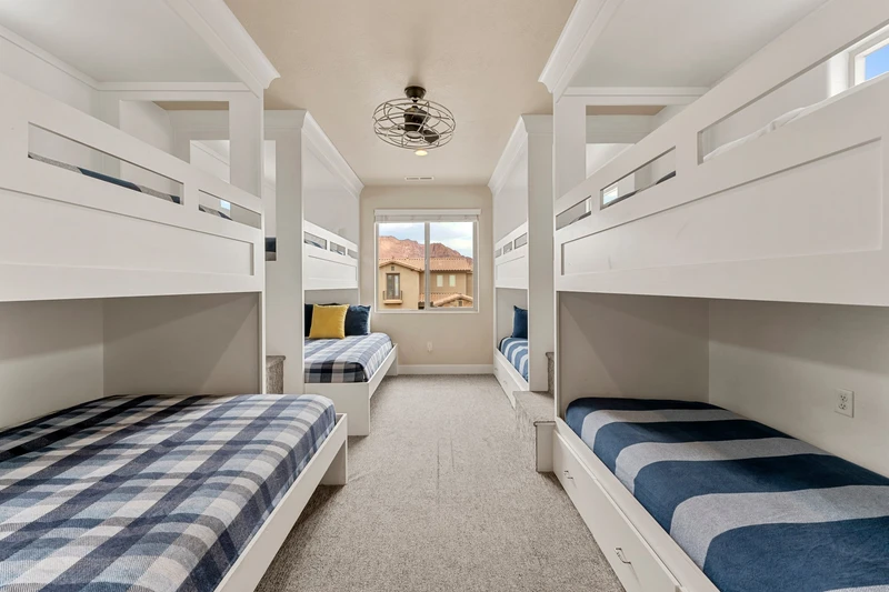 2 Twin/Full Bunks