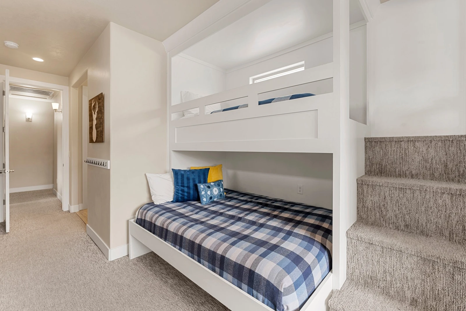 2 Twin/Full Bunks