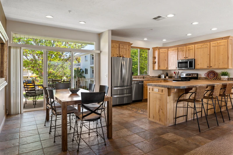 Kitchen & Dining Area