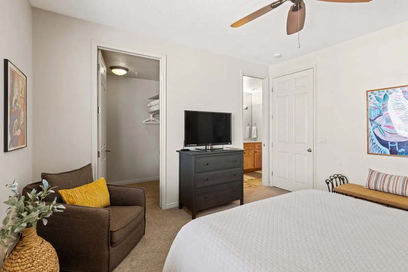 Queen Bedroom