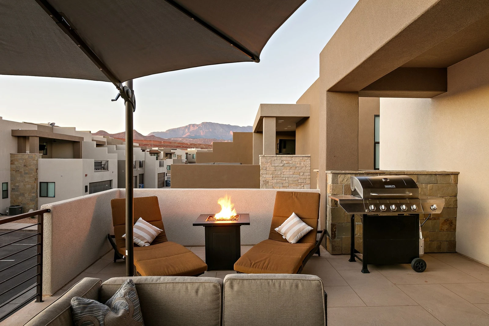 Upper Deck with BBQ Grill