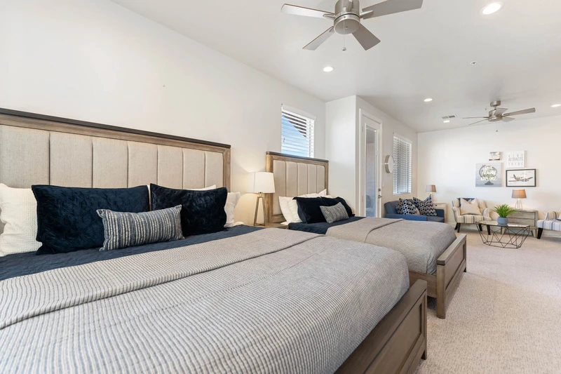 Master Bedroom 2 With Sitting Area