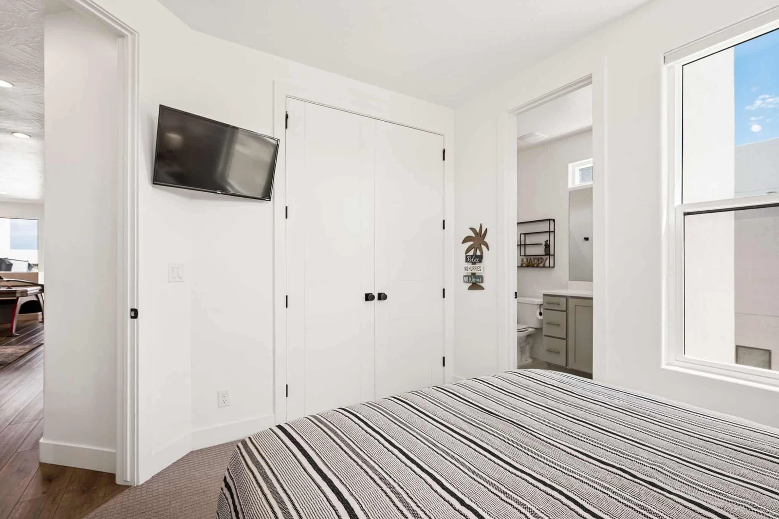 Queen Bedroom / Attached Bathroom