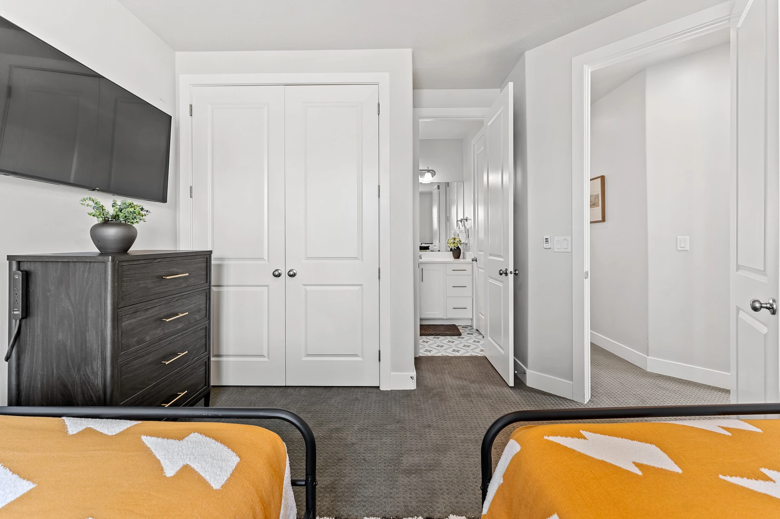2 Double Beds/Attached Bath
