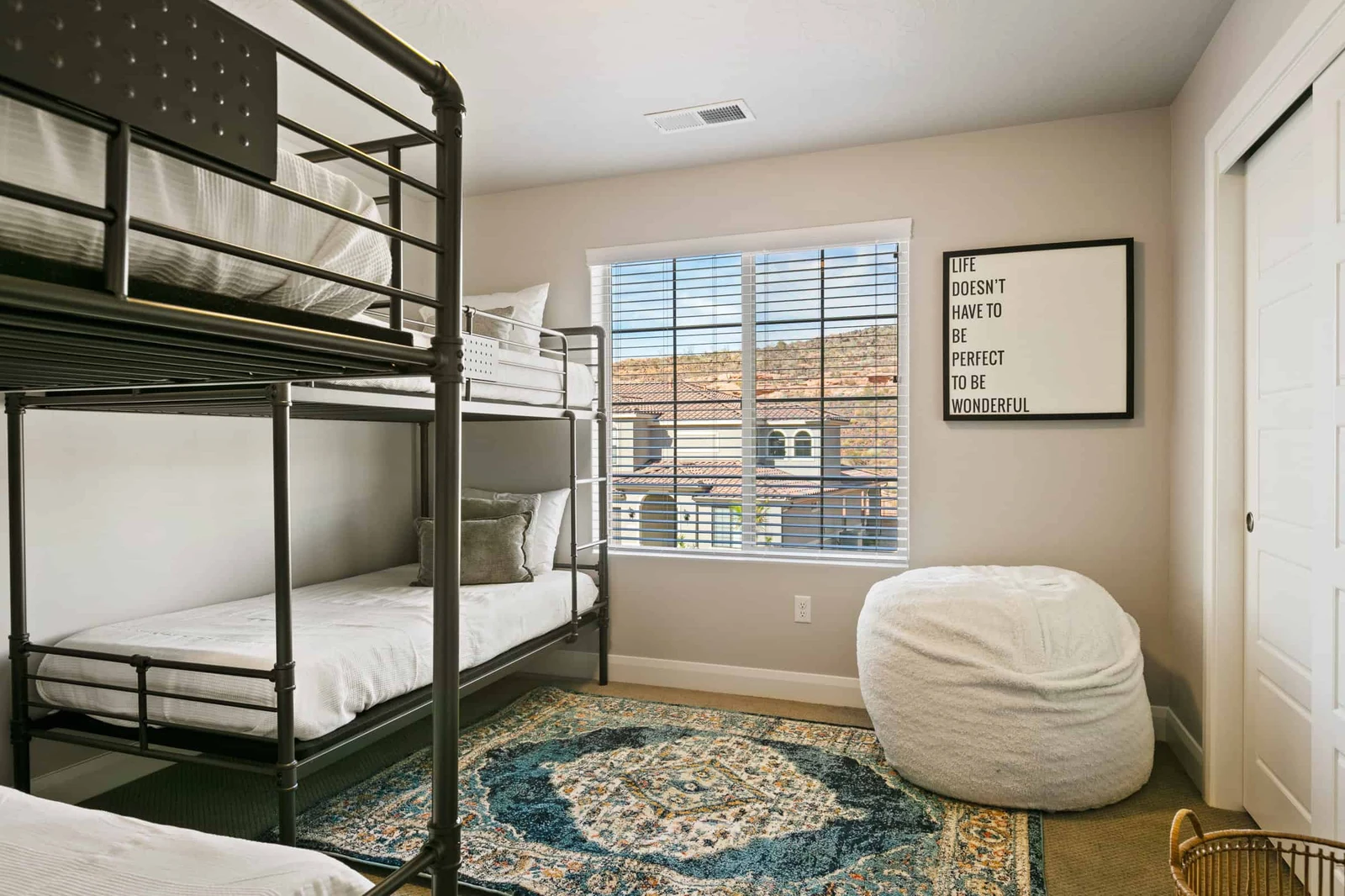 2 Twin/Twin Bunk Room