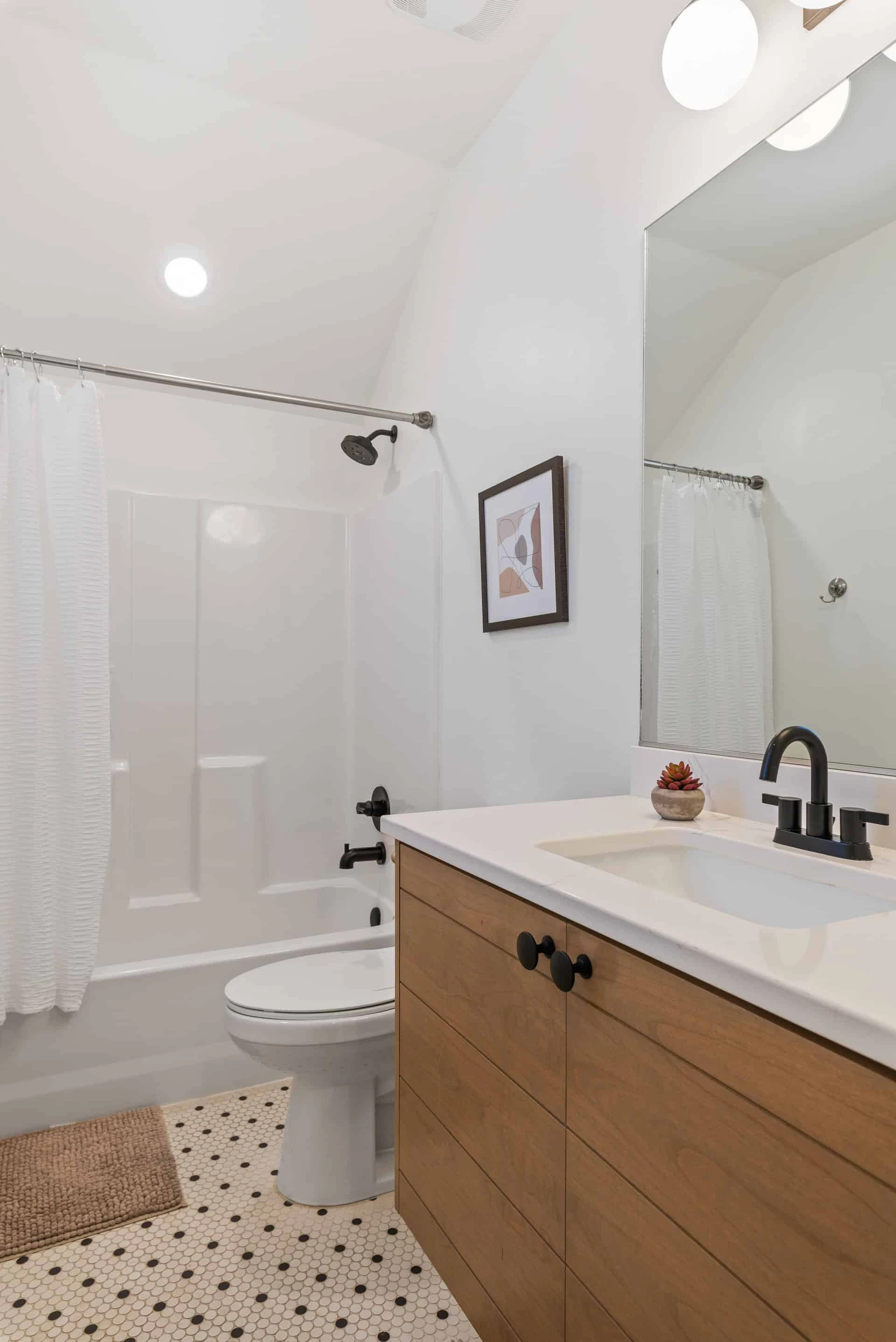 Master Bedroom 2 Bathroom