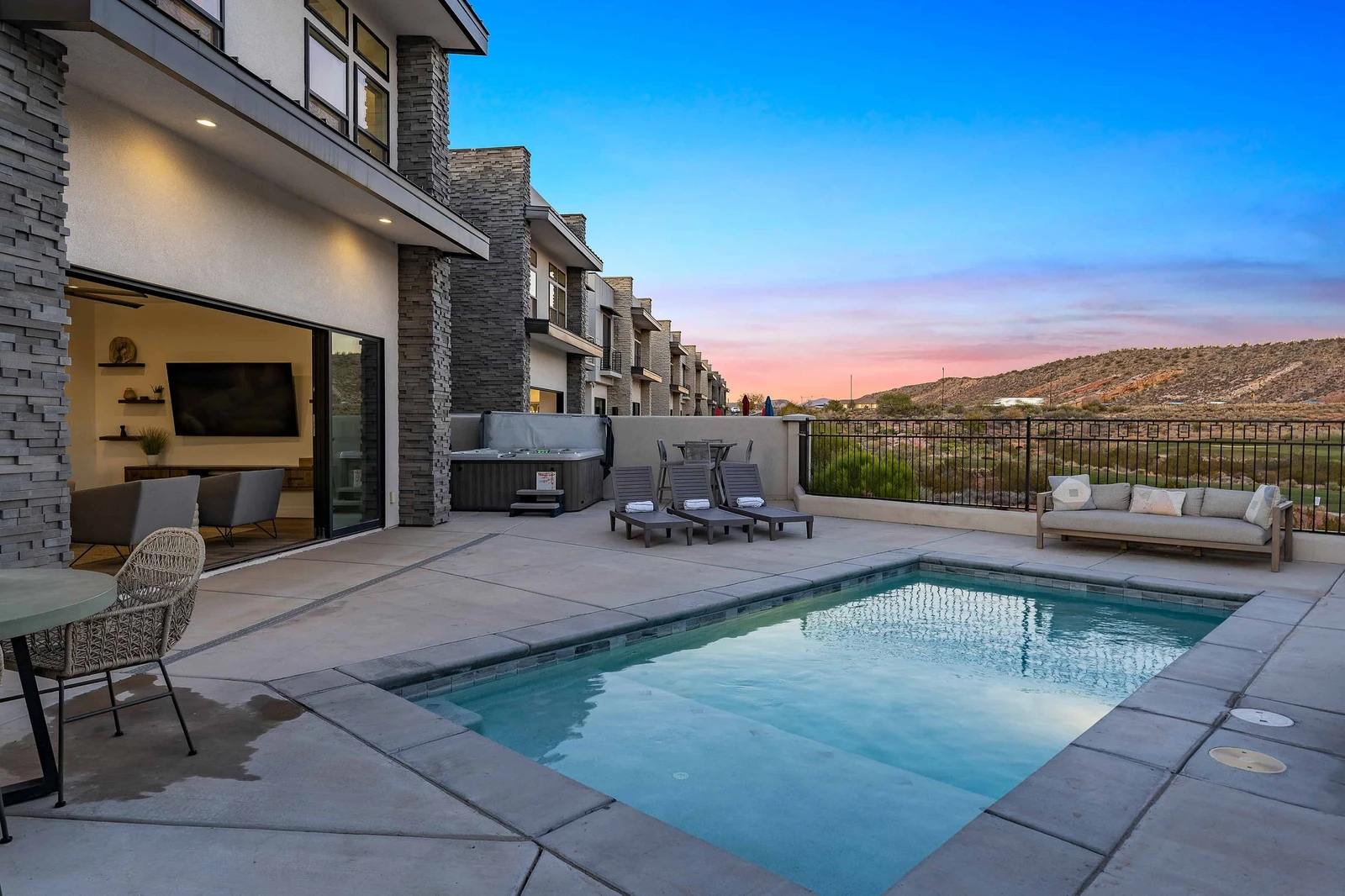 Private Pool & Hot Tub