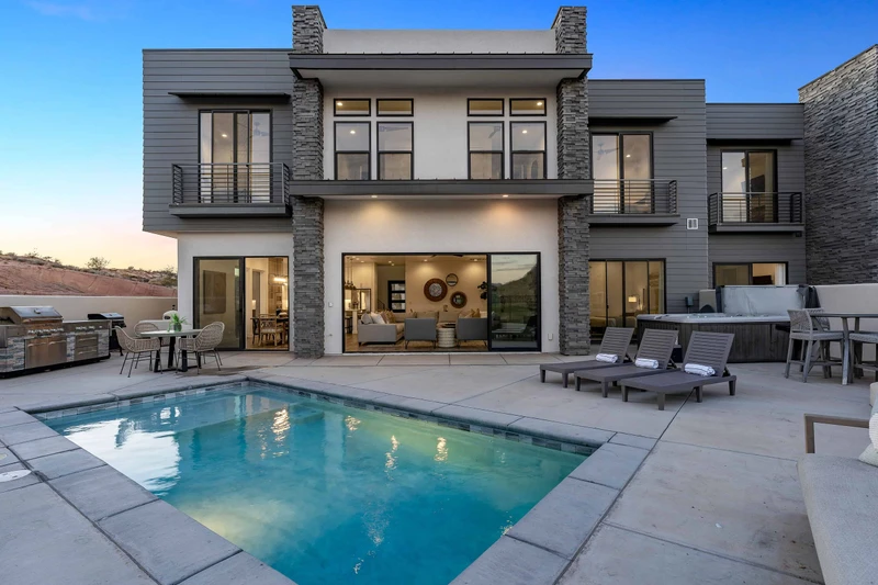 Private Pool & Hot Tub