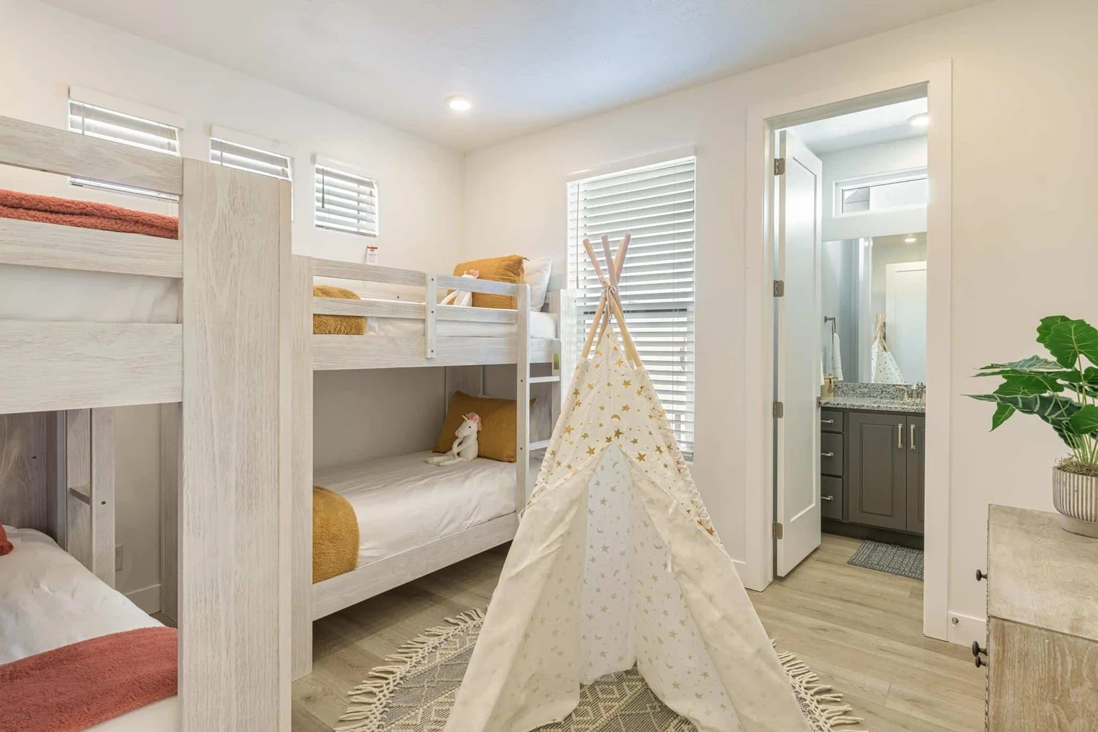 2 Twin/Twin Bunks