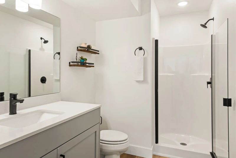 Full Bathroom