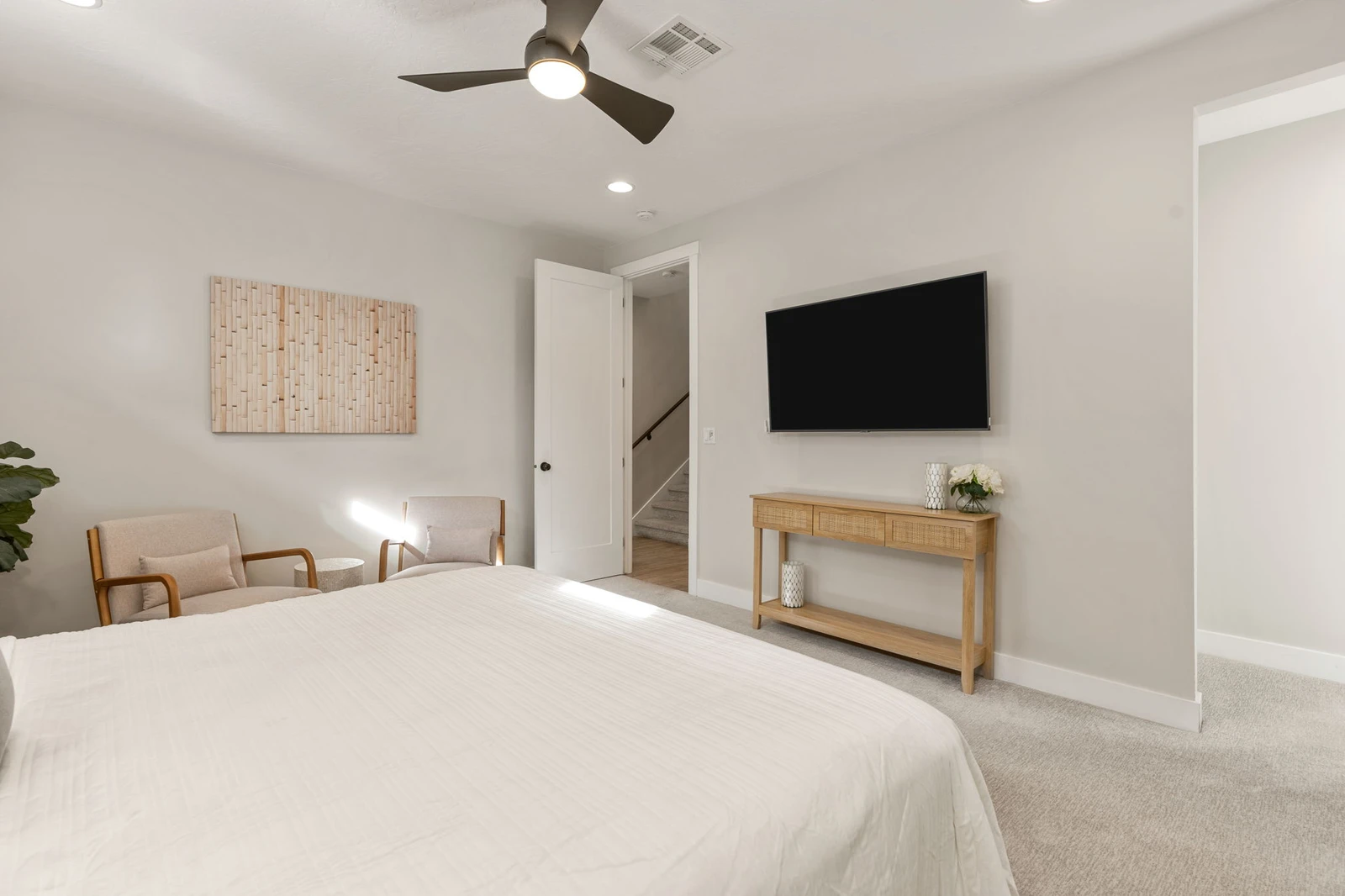 King Bedroom/Attached Bath