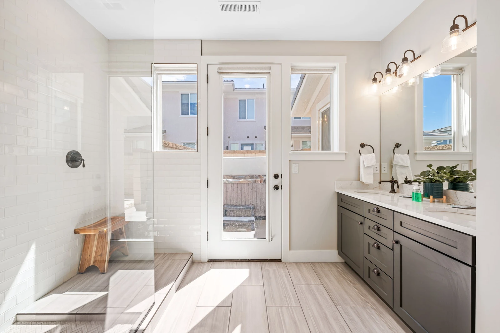 Bathroom/Entrance to Private Hot Tub