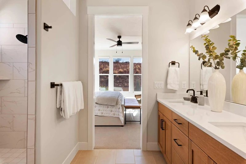 King Bed/Attached Bath (Main Floor)