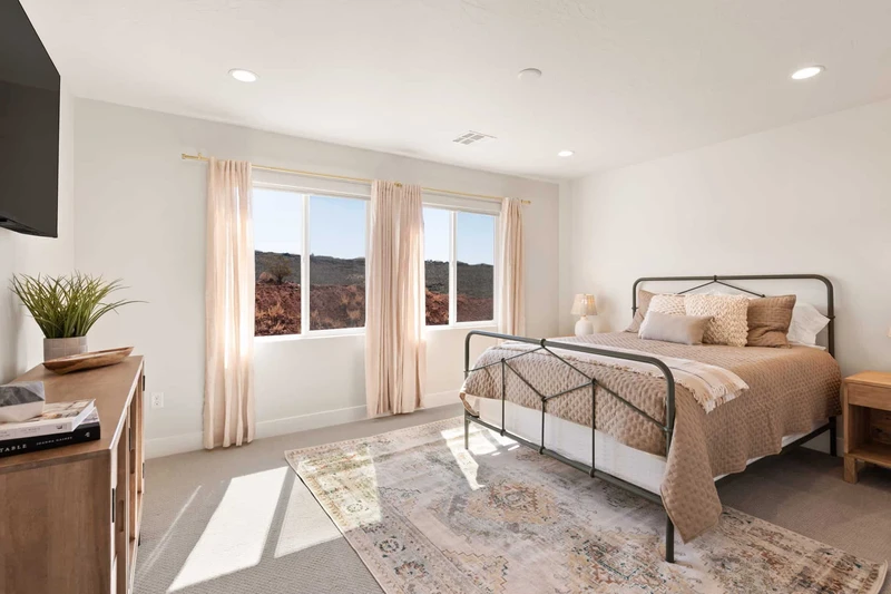 Queen Bedroom