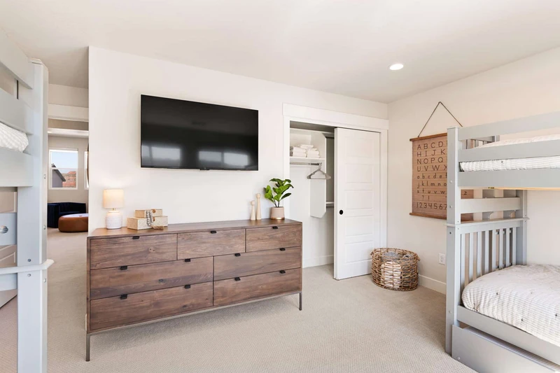 Queen Bedroom