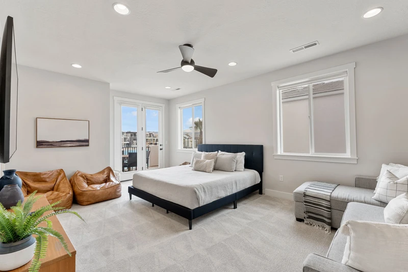 2nd Floor King Bed With Pullout Couch