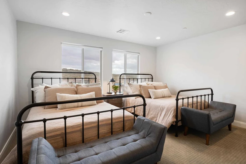 Queen Bedroom