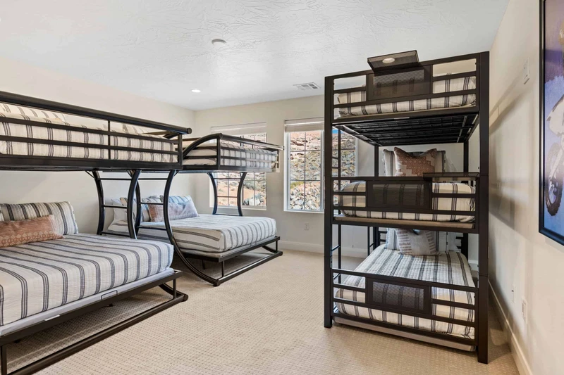 2 Full/Full Bunks, 1 Twin/Twin/Twin Bunk