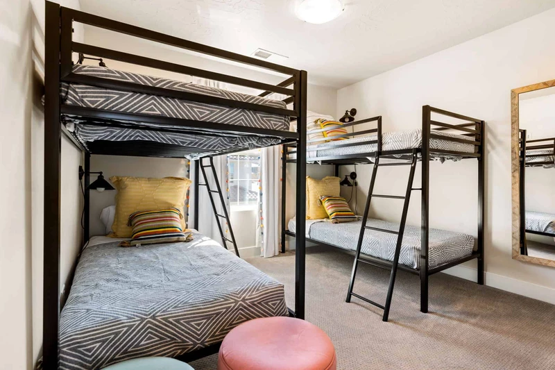 2 Twin/Twin Bunk Room