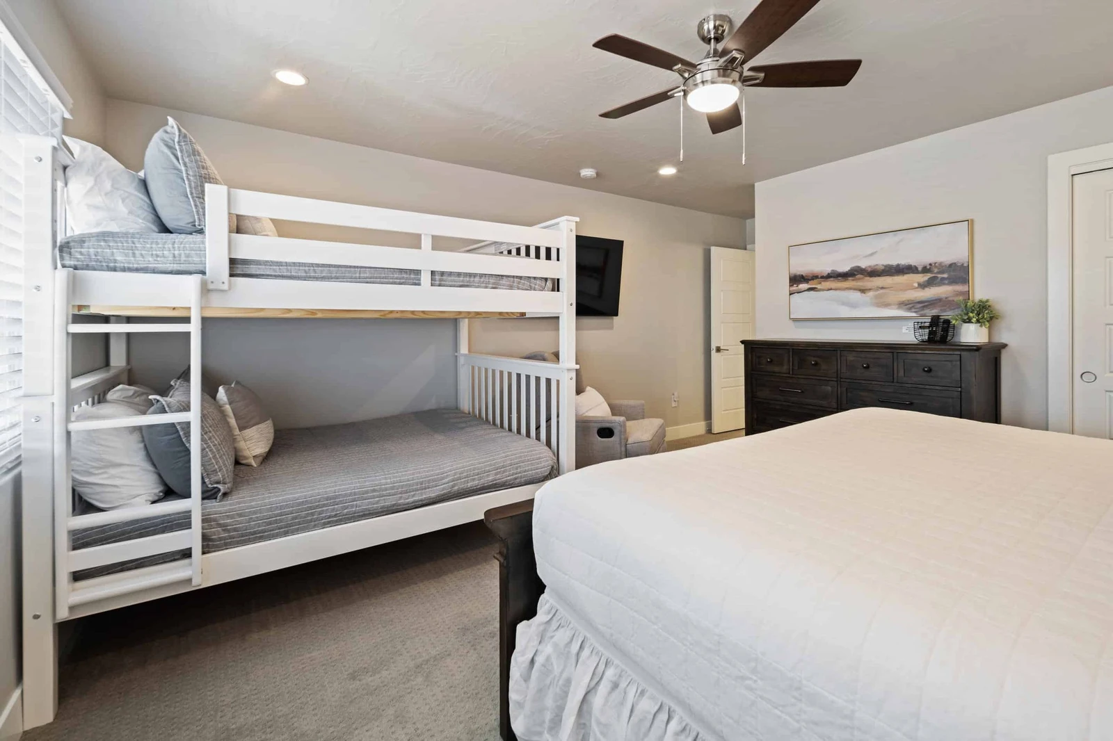 King Bed & Full/Full Bunk