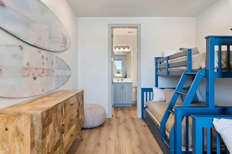2 Twin / Full Bunks / Attached Bath