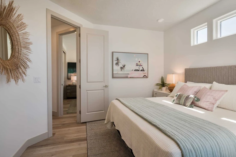 King Bed / Attached Bath