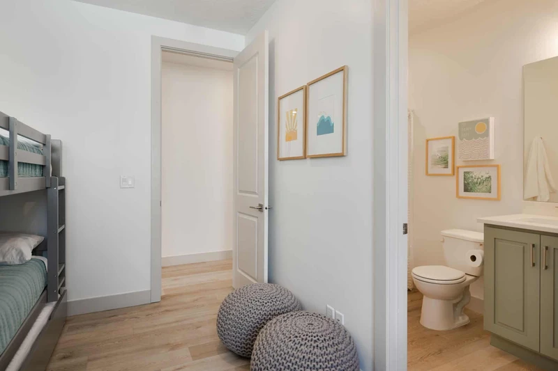 King Bed / Attached Bath