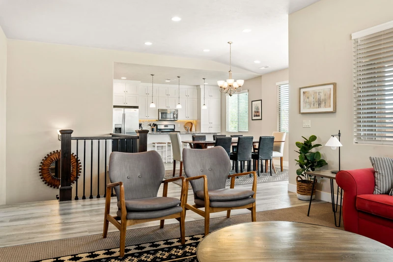 Living & Kitchen Area