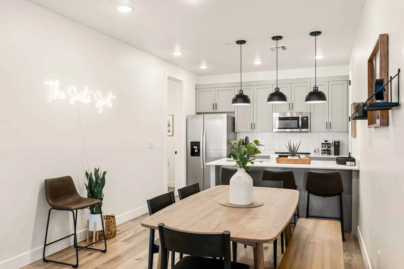 Fully Equipped Kitchen & Dining Table