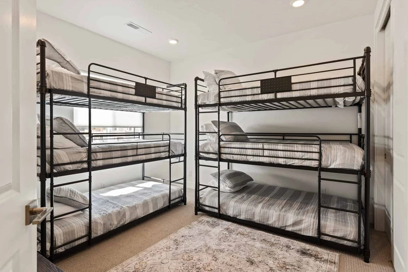 2 Twin/Twin/Twin Bunk Room