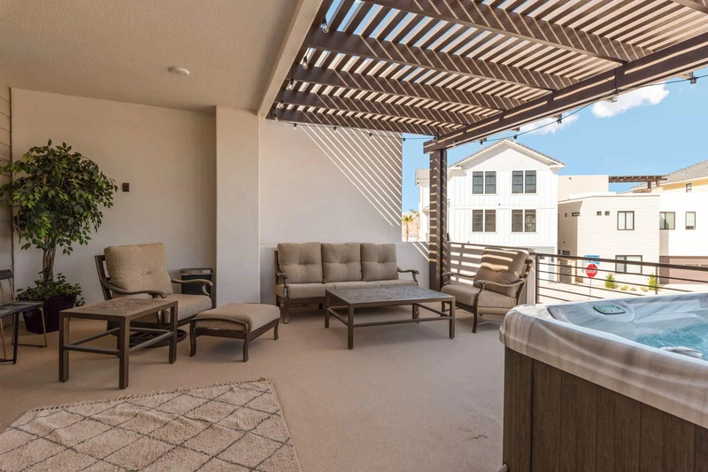 2nd Floor Patio