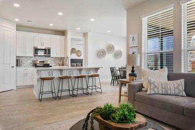 Kitchen / Dining Area