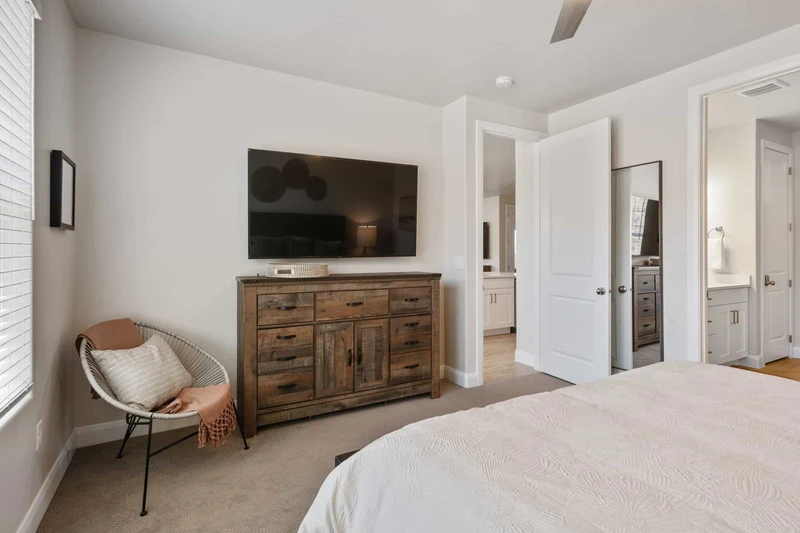 King Bedroom Area