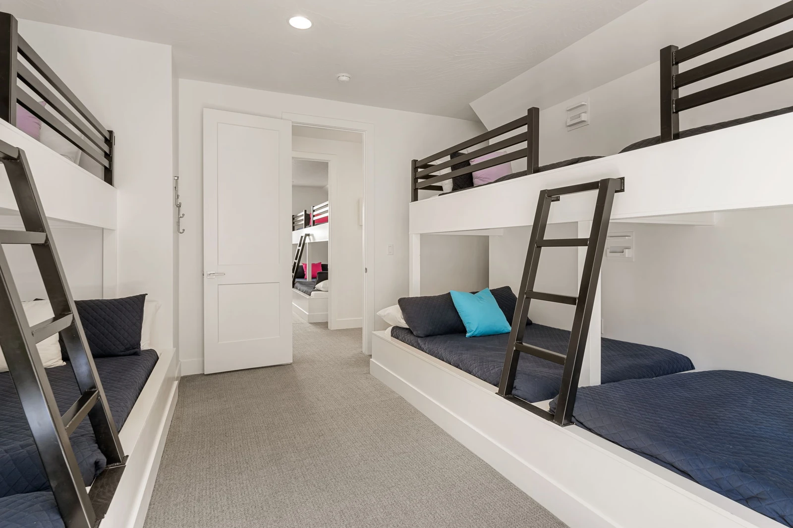 4 Twin/Double Bunks