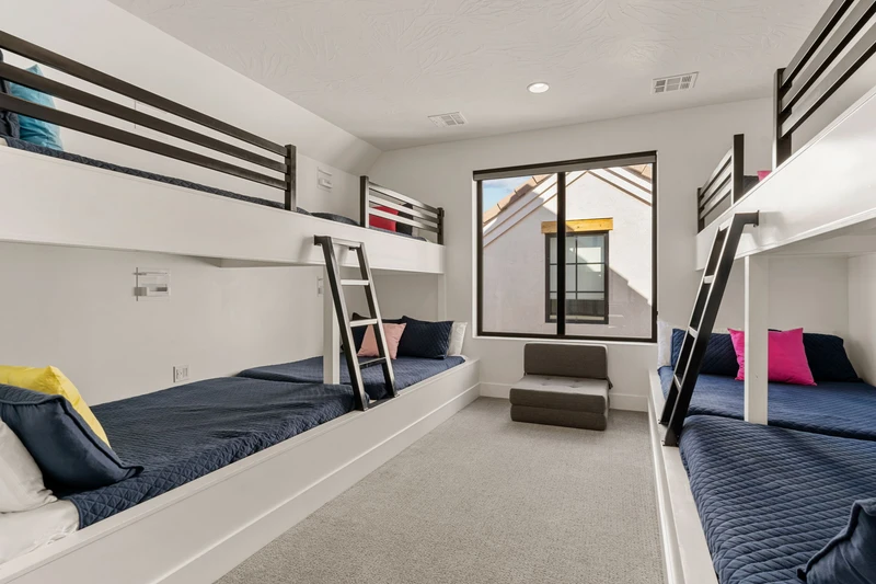 4 Twin/Double Bunks