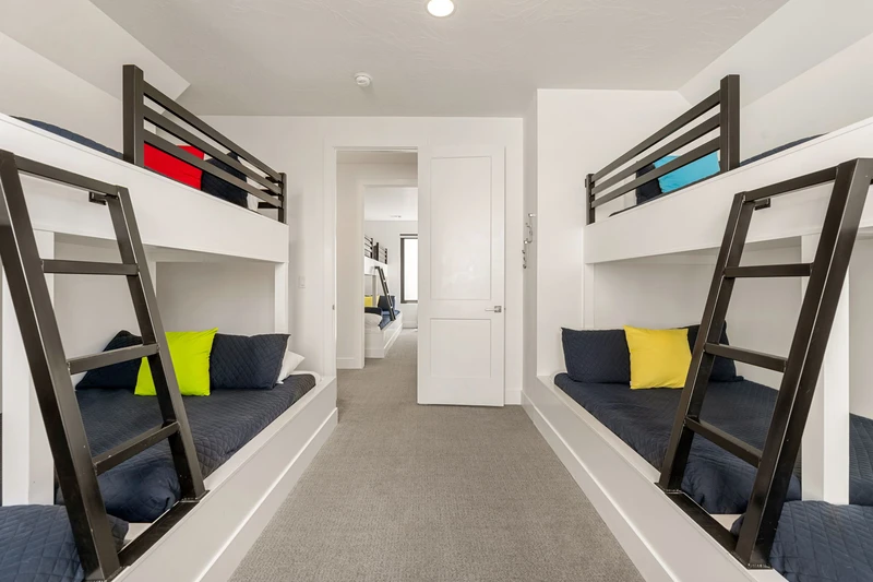 4 Twin/Double Bunks