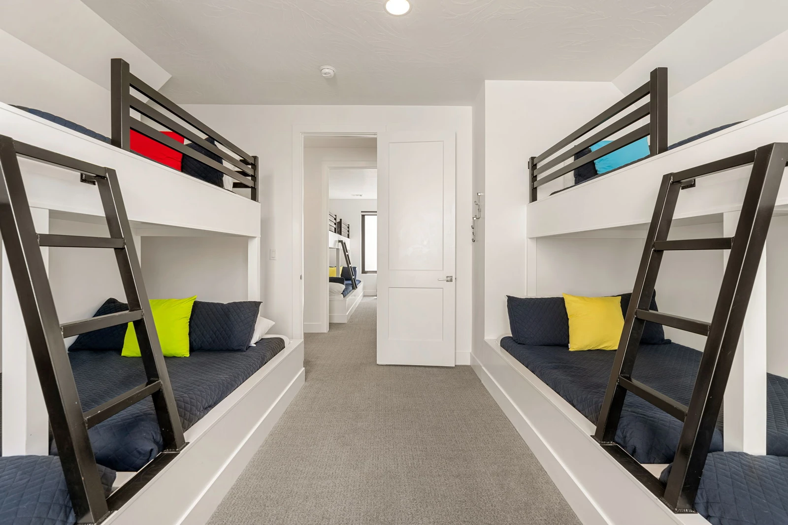 4 Twin/Double Bunks