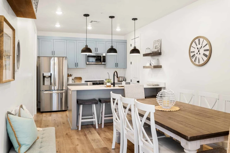 Kitchen/Dining Area