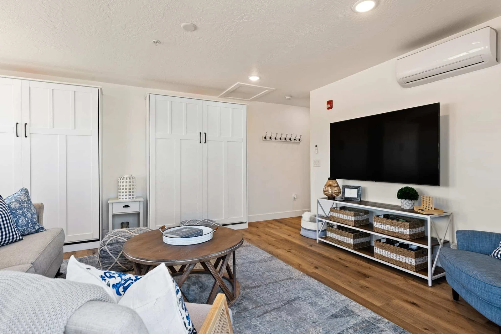 Pull-Out Bed in Family Room