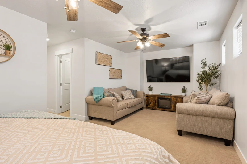 King Bedroom Lounge Area